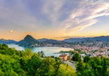 Lugano liegt nur rund 11 km von Ihrem Hotel Campione in Bissone entfernt.