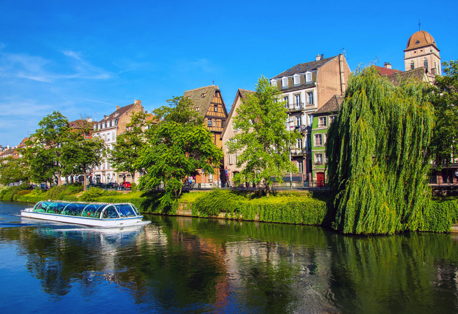 Unternehmen Sie auch eine Bootsfahrt und entdecken Sie Straßburg aus einer ganz neuen Perspektive.