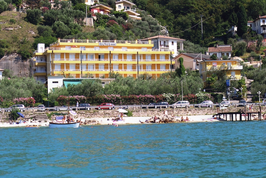 Außenansicht des Hotels Internazionale in Torri del Benaco