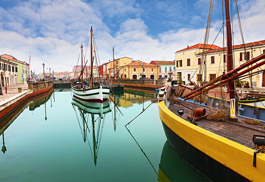 Hotel Camay in Cesenatico, Adria, Italien, Alte Fischerboote im Hafen