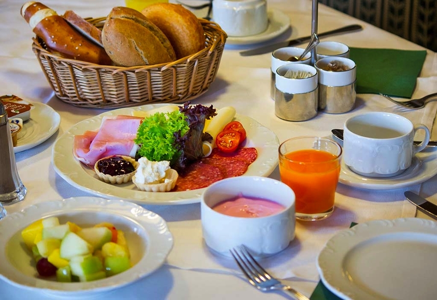 Ein reichhaltiges Frühstück im AktiVital Hotel in Bad Griesbach