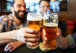 Lassen Sie sich ein frisch gezapftes Bier im Restaurant des Hotels oder in einem gemütlichen Biergarten schmecken. 
