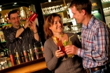 Erfrischende Cocktails erwarten Sie in der Hotelbar.