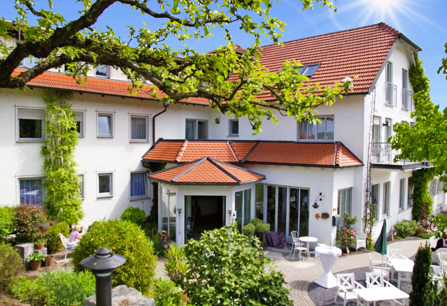 Hotel Das Alte Kurhaus in Lisberg-Trabelsdorf in Oberfranken, Außenansicht