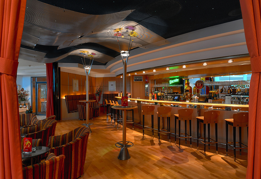 Lassen Sie den Tag an der einladenden Bar ausklingen.