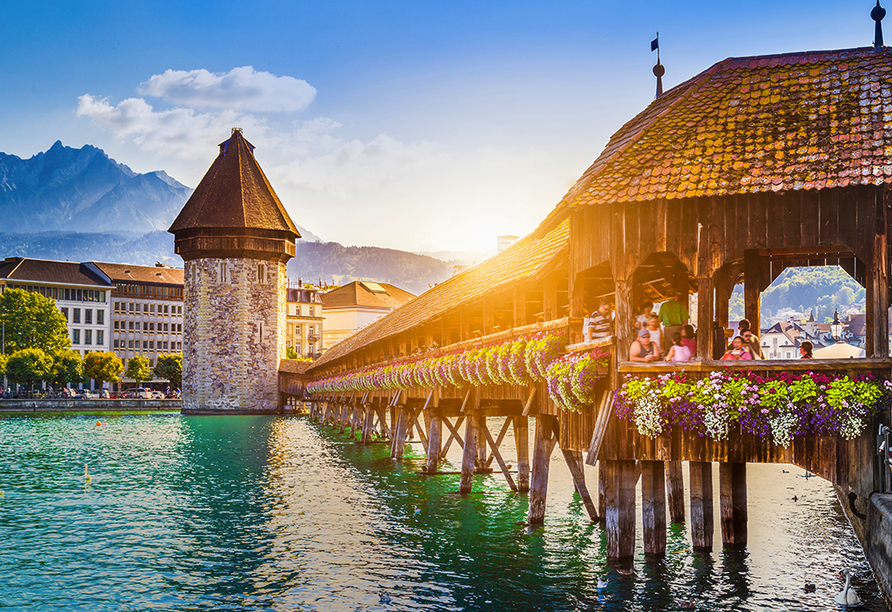 Luzern begeistert mit der Kapellbrücke.