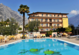 Der Poolbereich des Hotels Garda Bellevue