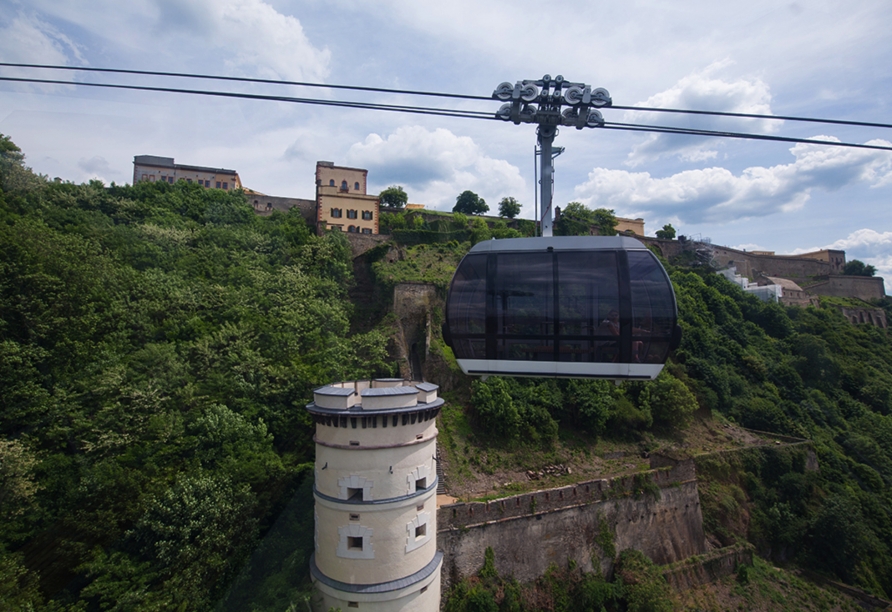 Es gibt viel zu sehen in Koblenz: das Deutsche Eck, die Festung Ehrenbreitstein, das Kurfürstliche Schloss, die Altstadt und mehr.