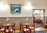 Fühlen Sie sich im stilvoll eingerichteten Café im Hotel Jantar Spa wohl.
