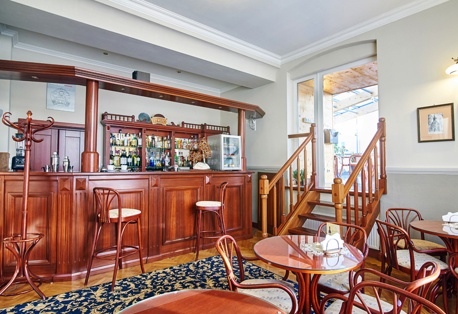 Das gemütliche Café mit Bar des Hotels Jantar Spa.