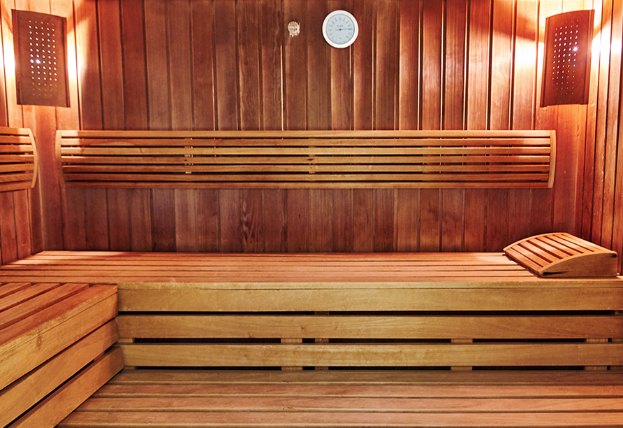 Erholen Sie sich in der Sauna im Wellnessbereich des Hotels Jantar Spa.
