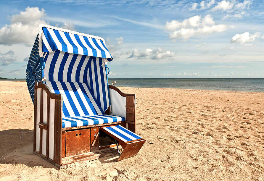 Strandkörbe prägen das Bild der Ostseeküste und eignen sich herrlich zum Entspannen.