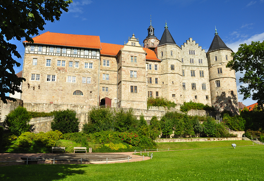 Wie wäre es mit einem Ausflug zum Schloss Bertholdsburg in Schleusingen (ca. 20 km)?