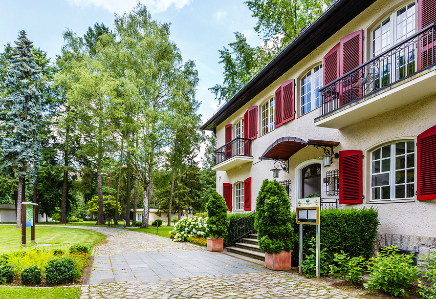 Herzlich willkommen in der historischen Villa, dem jetzigen Hotel Waldhaus Prieros!