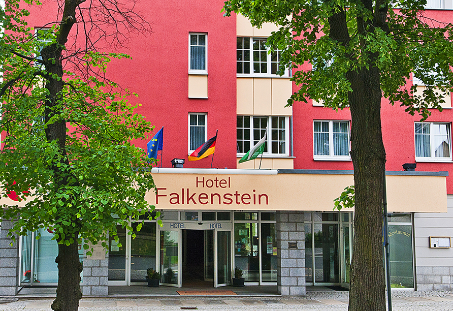 Außenansicht des Hotels Falkenstein