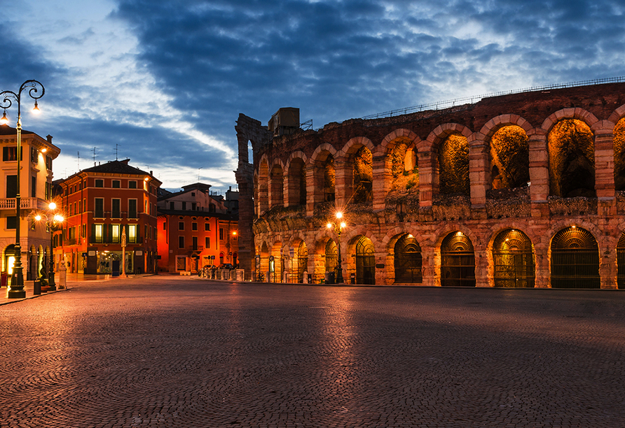 Besuchen Sie die traumhafte Altstadt von Verona und lassen sich von Romeo & Julia verzaubern.