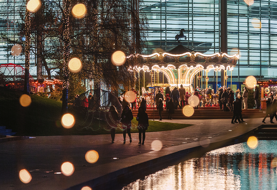 Winterliche Lichter sorgen für eine stimmungsvolle Atmosphäre.