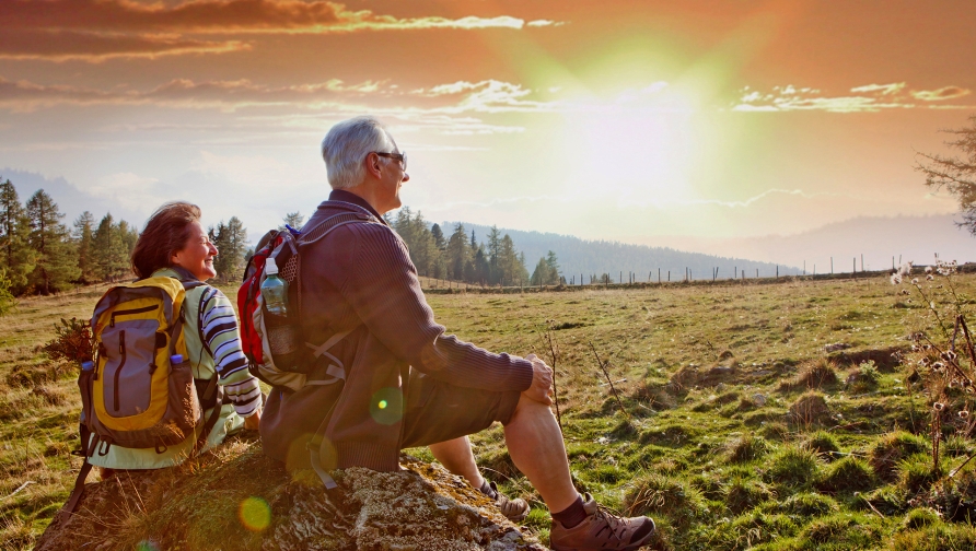 Unternehmen Sie eine Wanderung bei Sonnenuntergang in Thüringen.