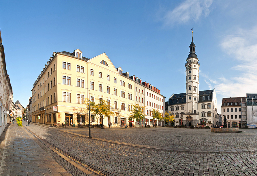 Der historische Marktplatz von Gera lädt zum Flanieren ein.