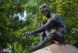 Die Statue eines Teufels auf dem Hexentanzplatz im nahegelegenen Thale