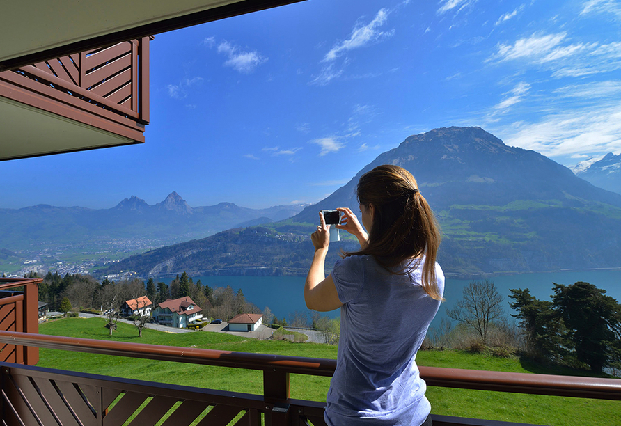 Hotel Bellevue in Seelisberg, Vierwaldstättersee, Schweiz, Ausblick auf die Bergwelt