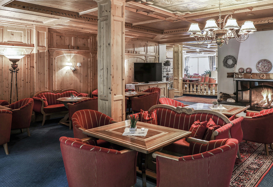 In der Kaminstube des Alpenromantik Hotels Wirler Hof lassen sich gemütliche Stunden verbringen.