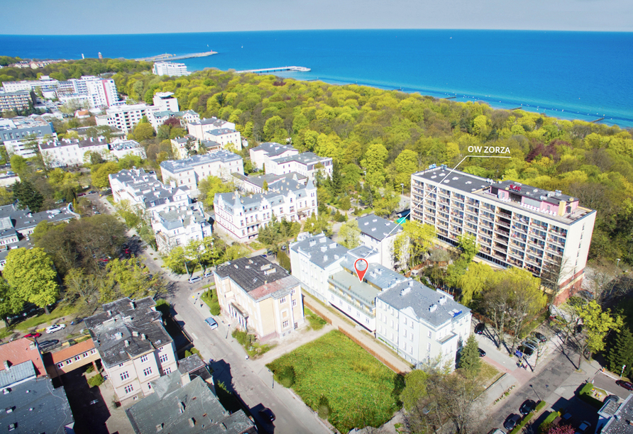 Luftaufnahme des Hotels Zorza und der Umgebung