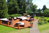 Im schönen Garten mit Terrasse lässt es sich prima verweilen.