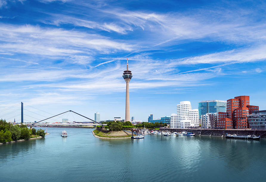 Von Ihrem Urlaubshotel aus sollten Sie sich einen Ausflug nach Düsseldorf nicht entgehen lassen. 