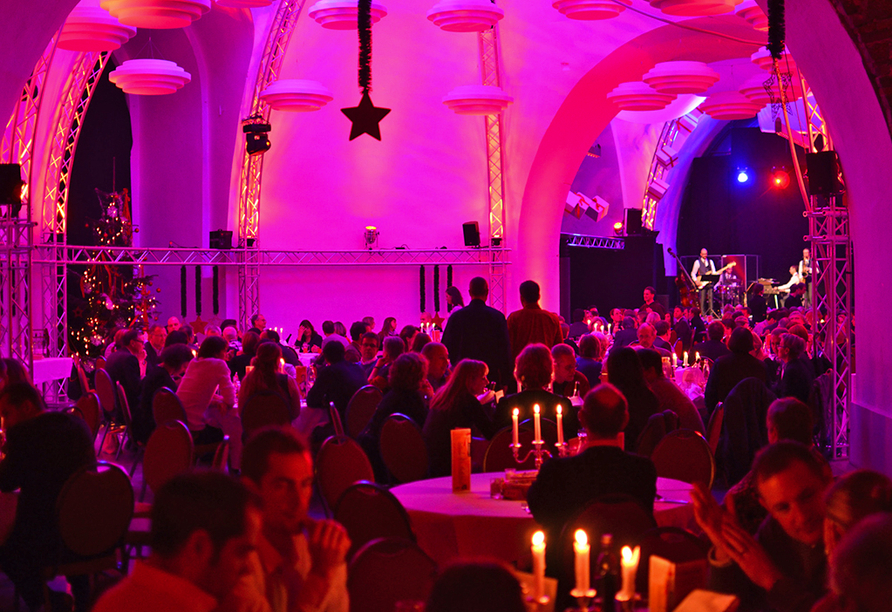 Erleben Sie eine einzigartige Show beim Dinner-Varieté auf der Festung Ehrenbreitstein.