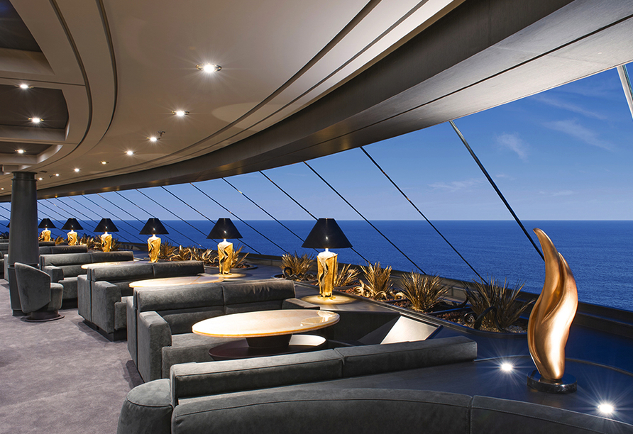 MSC Yacht Club: In der Top-Sail-Lounge an Bord der MSC Preziosa genießen Sie tolle Ausblicke. 