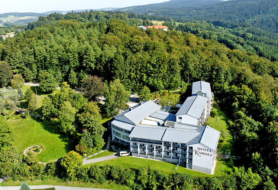 Ihr Hotel liegt eingebettet in die malerische Naturlandschaft des Bayerischen Walds.