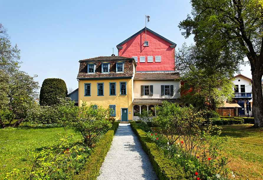 Kulturliebhaber sollten Schillers Gartenhaus in Jena einen Besuch abstatten.