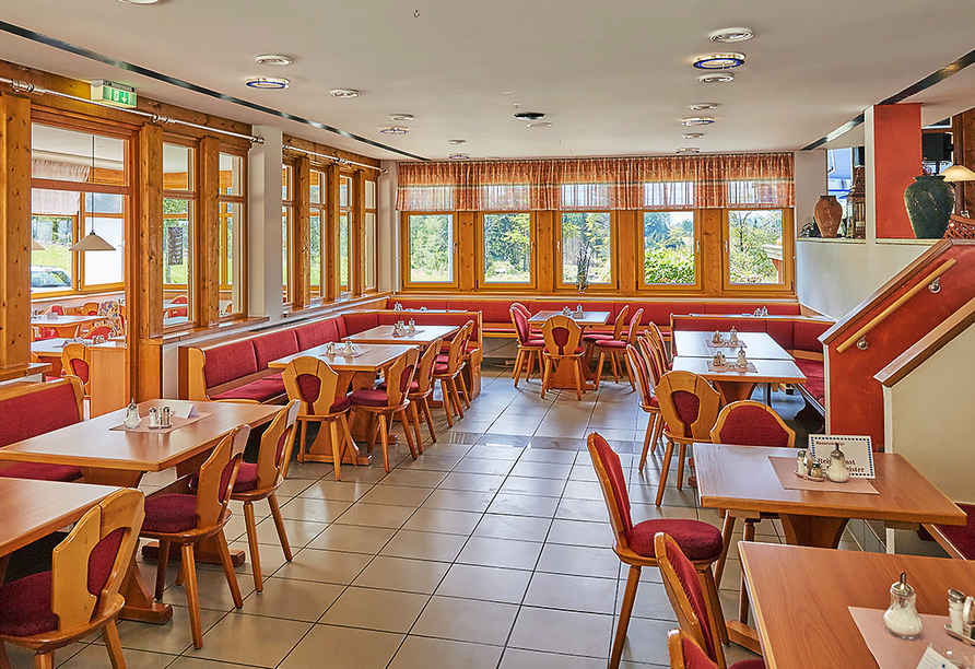 Genießen Sie bayerische Köstlichkeiten im Restaurant des Trip Inn Aktivhotel Sonnenhof.