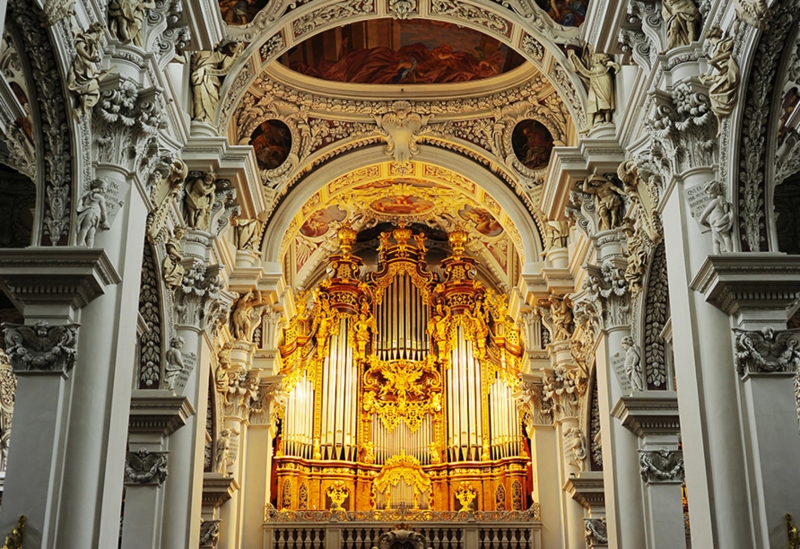 Lassen Sie sich vom Dom St. Stephan in Passau begeistern.