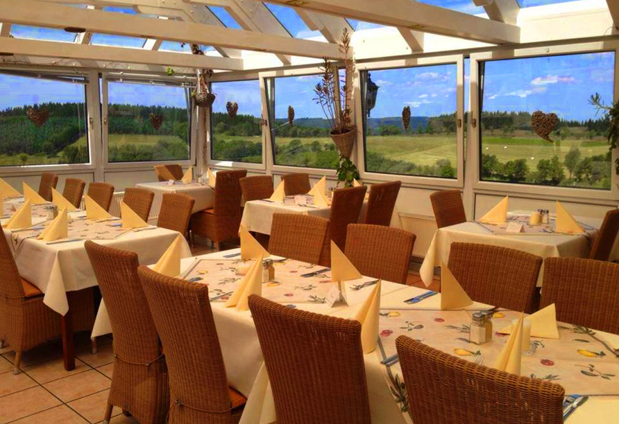 Restaurant mit herrlichem Ausblick im schöner Asten Resort Winterberg