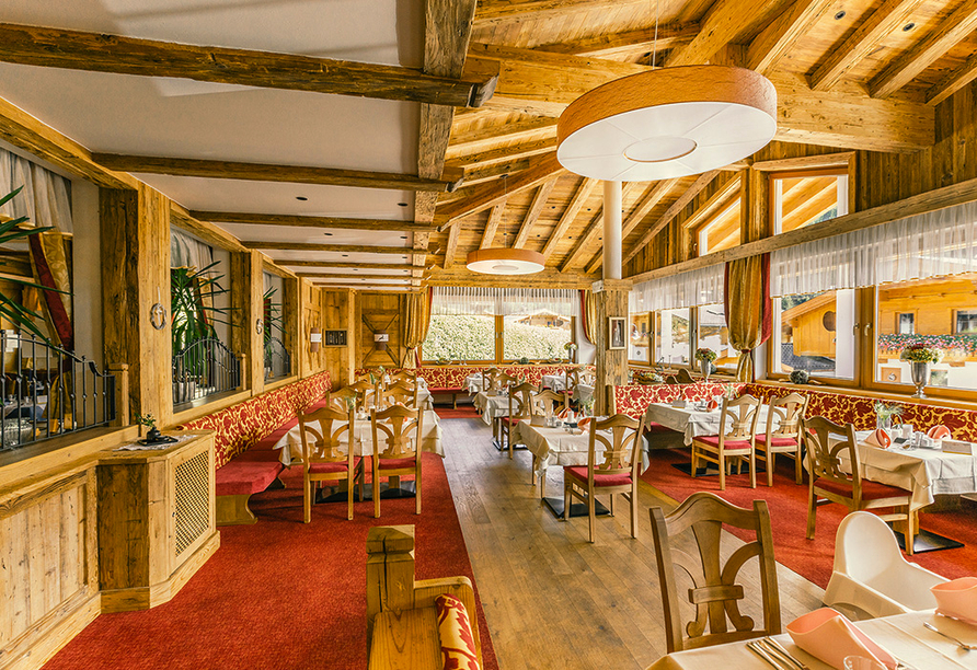 Echte Tiroler Schmankerl warten im Restaurant des Hotels darauf, von Ihnen probiert zu werden.