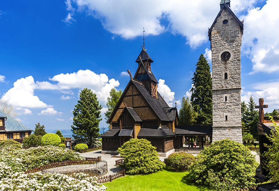 Auch architektonische und kulturelle Highlight erwarten Sie im polnischen Riesengebirge wie z.B. hier die Stabholzkirche Wang.