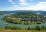 Blicken Sie vom Gedeonseck in Boppard auf die malerische Rheinschleife.