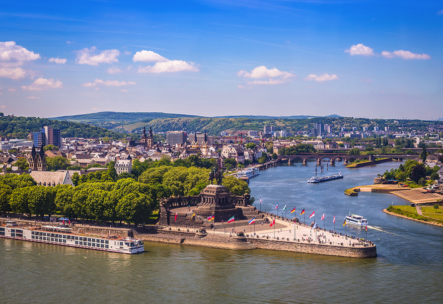 Koblenz mit dem Deutschen Eck lädt zu einem spannenden Tagesausflug ein.