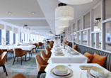 Genießen Sie kulinarische Highlights im hellen Restaurant an Bord der Asara.