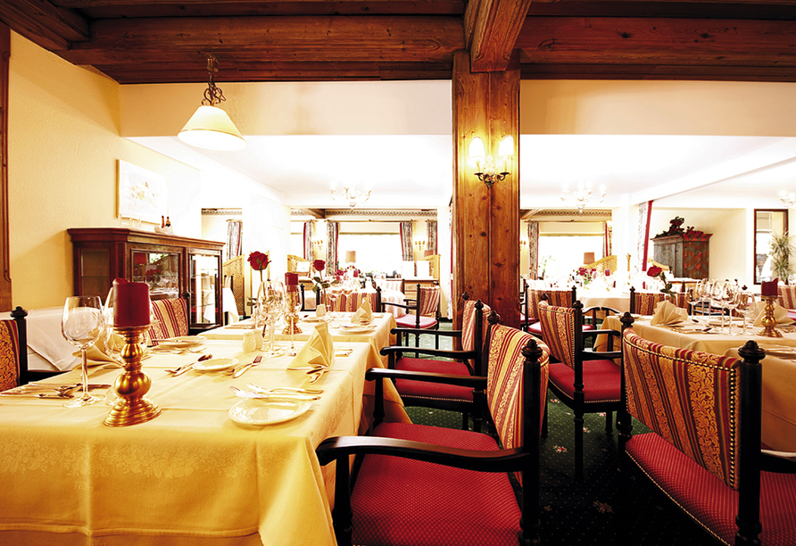 Genießen Sie im Restaurant des Bergresorts Seefeld leckere Köstlichkeiten.