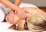Beauty- und Kosmetikanwendungen sowie Massagen runden das umfangreiche Wellnessangebot ab.