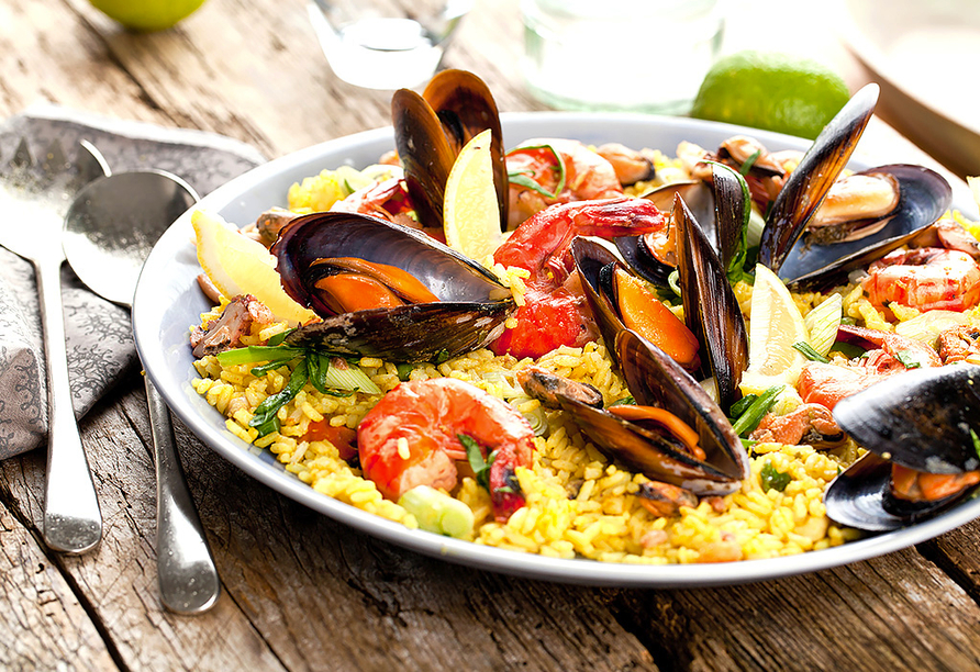 Hotel Abrat in San Antonio in Ibiza, Paella