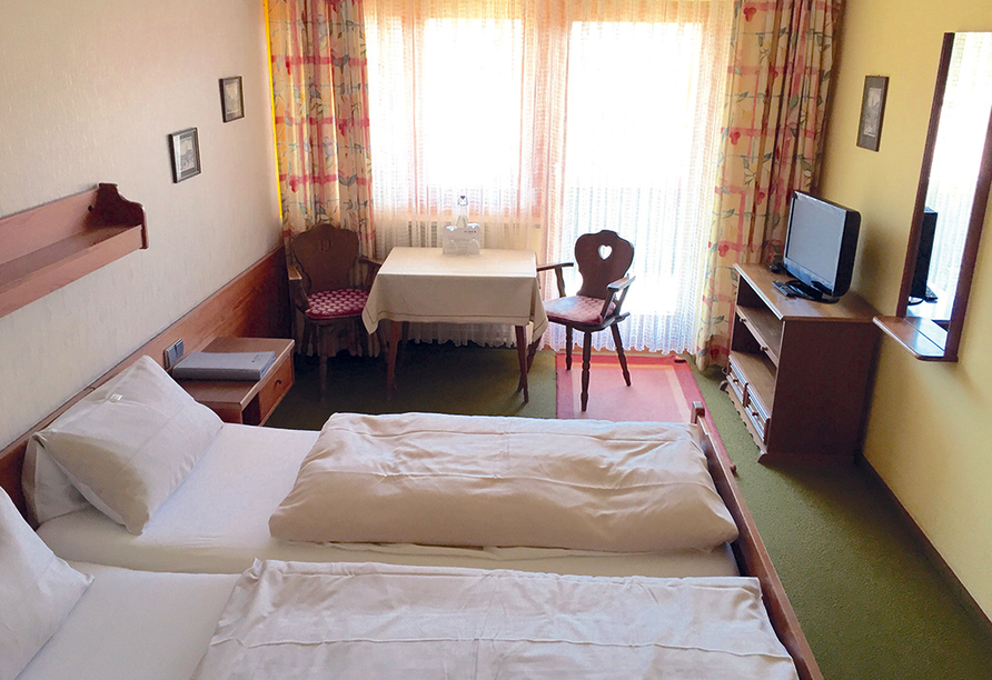 DEVA Hotel Sonnleiten in Reit im Winkl Chiemgau Bayern, Zimmerbeipiel