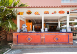 Die Poolbar Ihres Hotels Best Siroco erwartet Sie mit Snacks und Getränken.