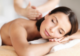 Massage im Wellnessbereich der Erholungsanlage Jantar