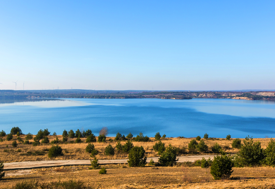 Entspannen Sie an einem der vielen Seen in der Umgebung, z. B. am Altdöberner See.