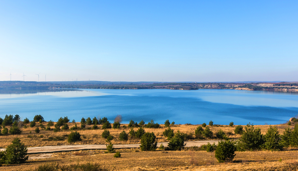 Entspannen Sie an einem der vielen Seen in der Umgebung, z. B. am Altdöberner See.