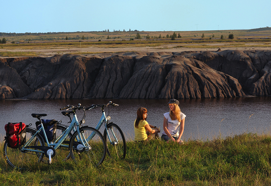 Erleben Sie die Umgebung bei einer Radtour, z. B. um den Großräschener See.